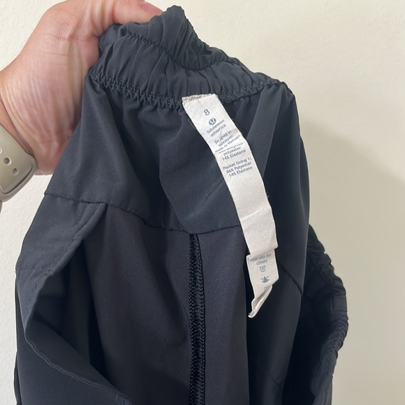 Lululemon Spring Break Away Short II Black Size 8 - Picture 8 of 9